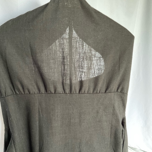 Linen Button-Up Shirt with Back Detail - Small -Versatile for Office to Outdoors - Picture 7 of 7